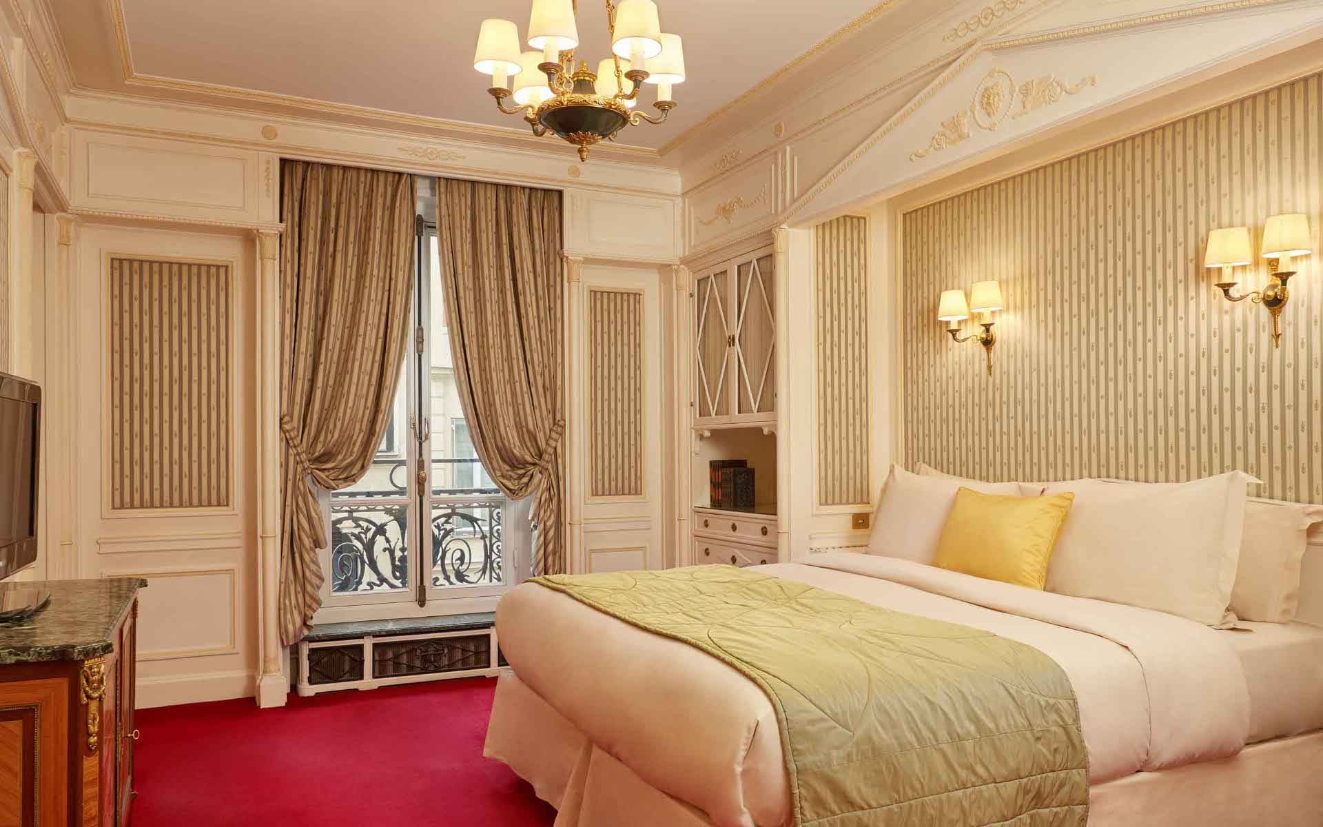 266/5-Suites/junior executive/Suite Superieure Bedroom 2 -  Hotel Raphael Paris.jpg